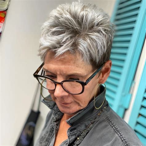 coupe courte femme 50 ans avec lunettes|10 coupes courtes pour femme de 50 ans avec .